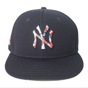 NWOT NY Yankees Black Fitted 6 3/4 Baseball Cap